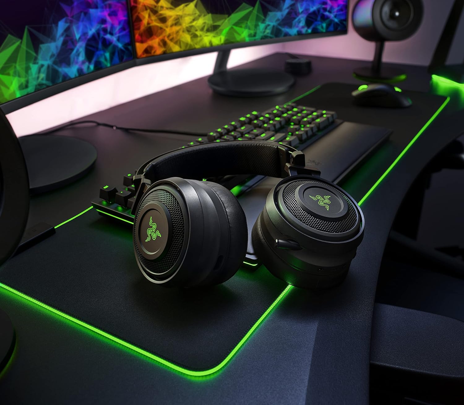 Razer Goliathus Extended Chroma Gaming Mousepad: Customizable Chroma RGB Lighting - Soft, Cloth Material - Balanced Control & Speed - Non-Slip Rubber Base - Classic Black - Image 8