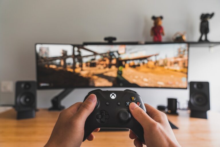 How to Choose Between PC, Console, and Mobile Gaming